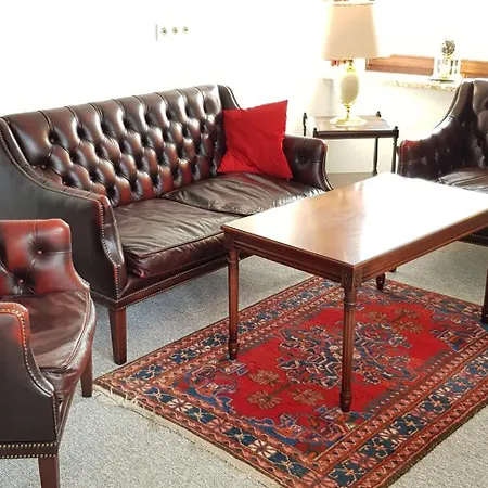 Apartment Captains Lounge *